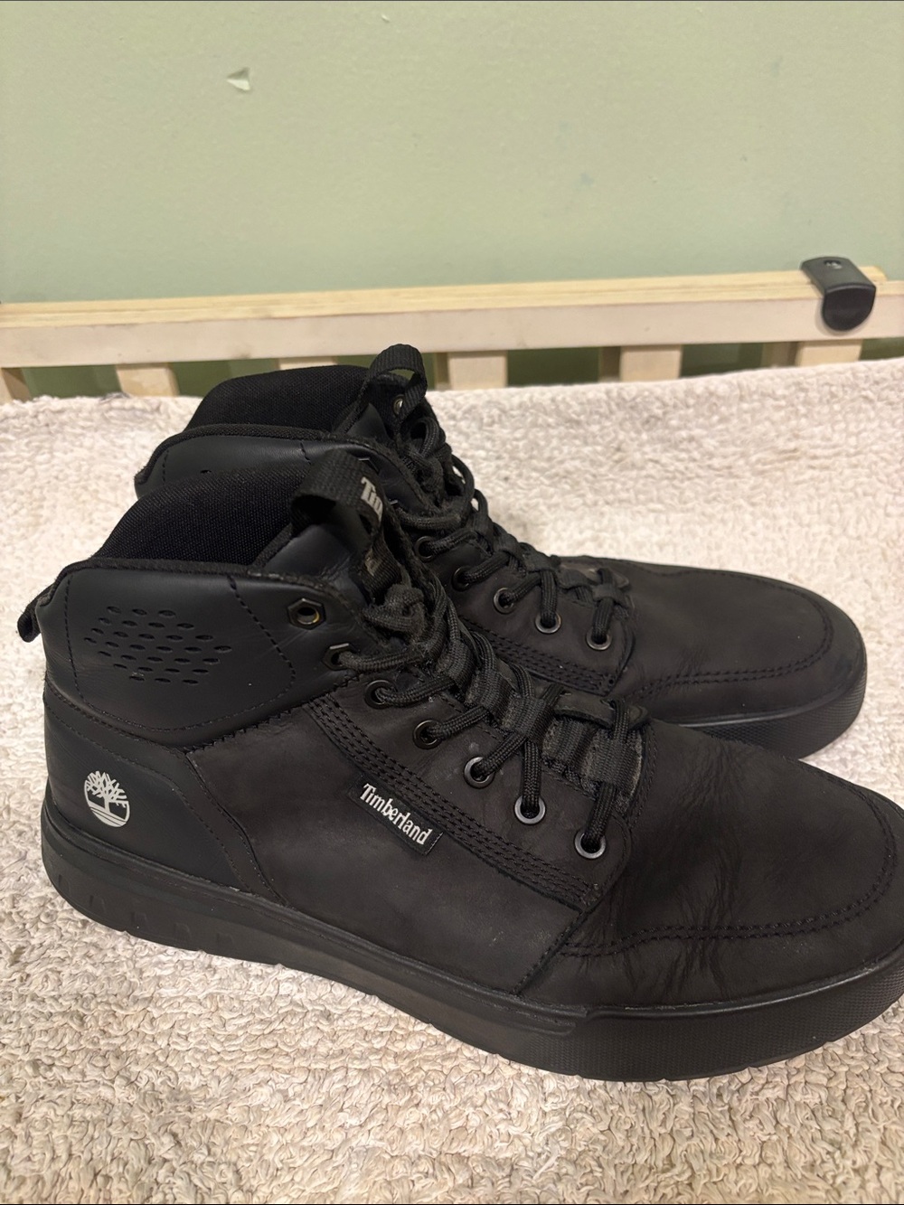 Timberland Black Leather Sport Mid hiking boots lace-up design sneaker-like sole
